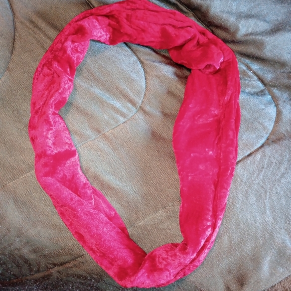 Blair Infinity Loop Scarf, Crushed Velvet, Red, Women's, Pre-owned - Picture 3 of 8